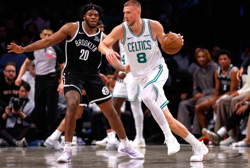 她现在坚持 她现在坚持